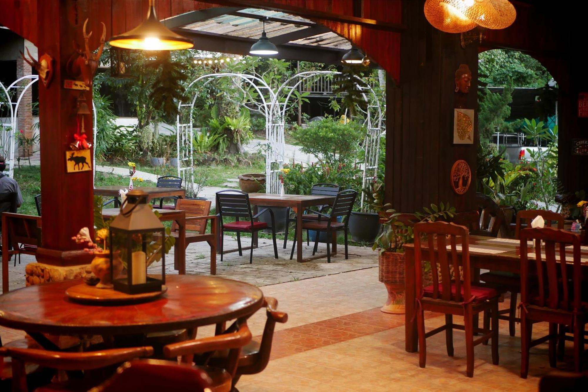 Big Elk Steak House - Homestay Trat Buitenkant foto